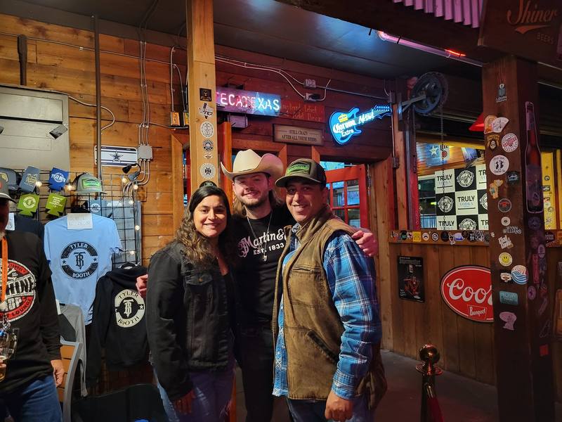Friends at the honky-tonk